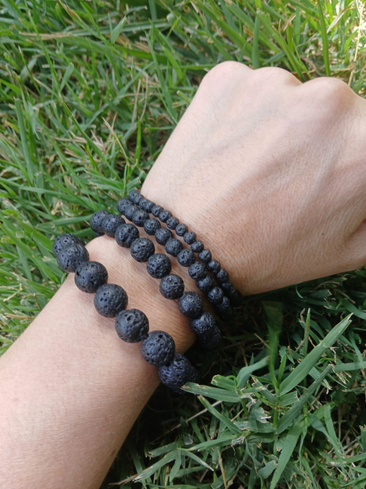 Bracelet pierre de lave naturelle, porté poignet en lumière extérieure, perles 4, 6, 8 ou 10mm — Zoéline