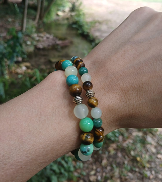Bracelet Faëlys en jade australien AAA, oeil de tigre AAA et serpentine AAA, pierres naturelles, porté poignet en lumière extérieure, perles 6 ou 8mm — Zoéline