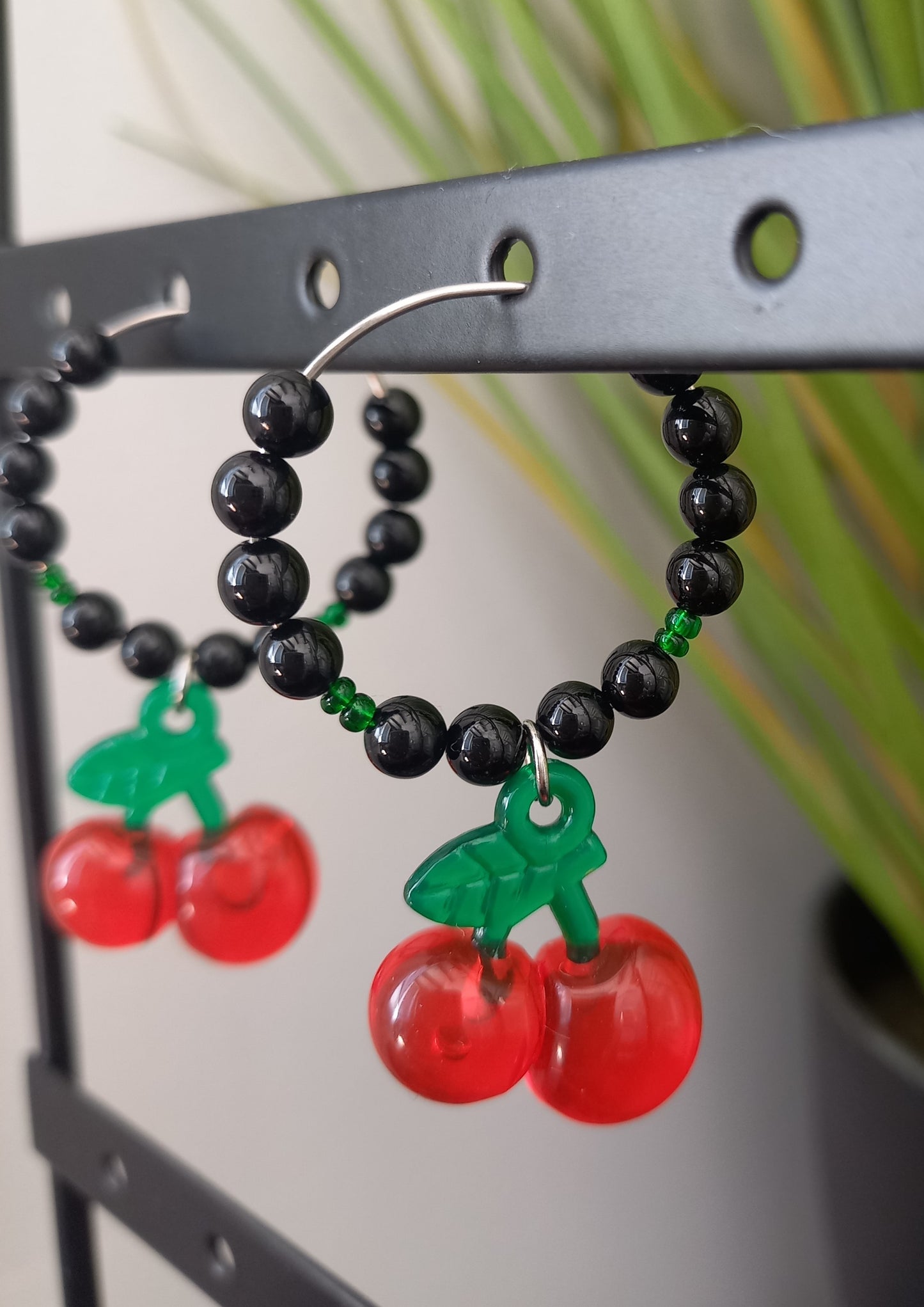 Boucles d'oreilles créoles Griotte en onyx naturel AA, 5cm — Zoéline