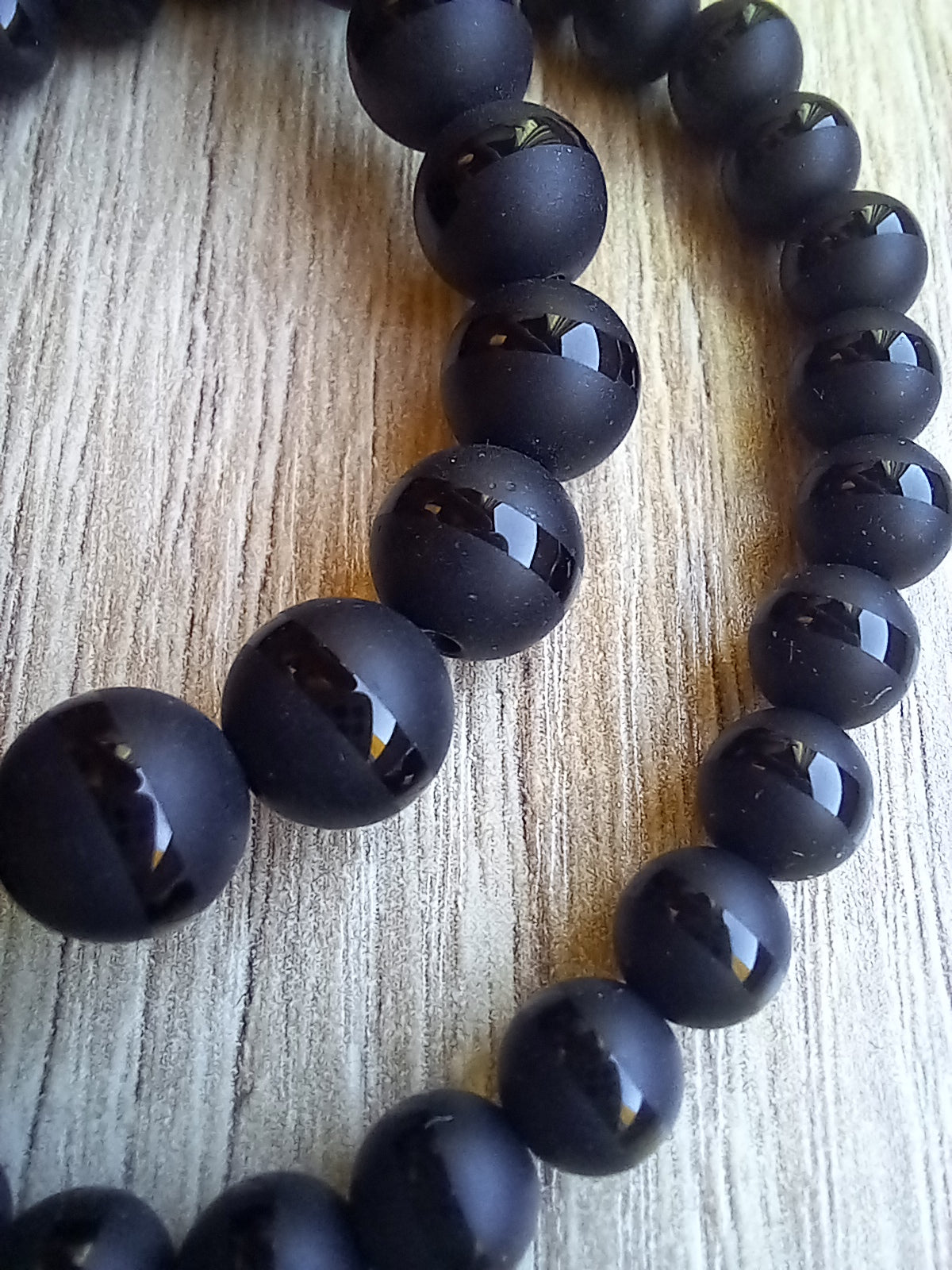 Bracelet onyx mat-givré naturel AAA, lumière extérieure, perles 6 ou 8mm — Zoéline