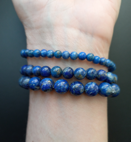 Bracelet lapis-lazuli naturel AA, porté poignet, perles 4, 6 ou 8mm — Zoéline