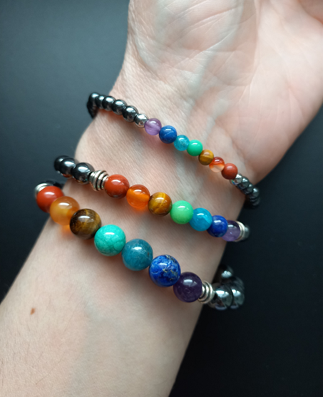 Bracelet 7 chakras et hématite, en pierres naturelles, porté poignet, perles 4, 6 ou 8mm — Zoéline
