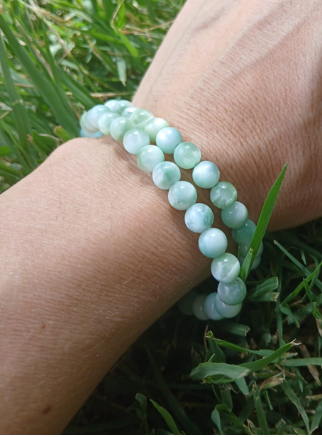 Bracelets angélite du Brésil naturelle AAA, portés poignet en lumière extérieure, perles 6mm — Zoéline