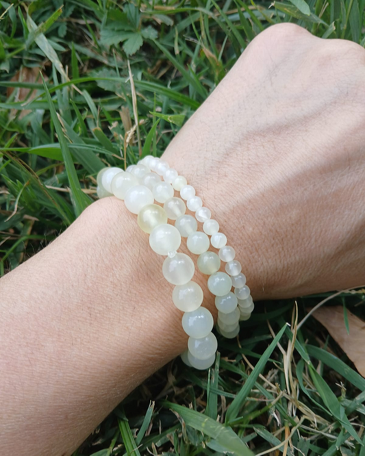Bracelet serpentine (new jade)  naturelle AAA, porté poignet en lumière extérieure, perles 4, 6 ou 8mm — Zoéline