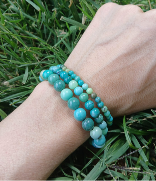 Bracelet jade australien naturel AAA, porté poignet en lumière extérieure, perles 4, 6 ou 8mm — Zoéline