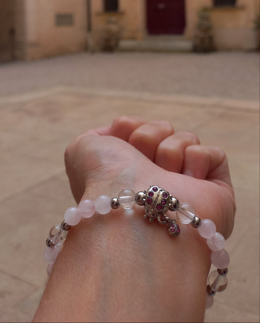 Bracelet Koxi en cristal de roche naturel AAA et quartz rose AA, porté poignet en lumière naturelle, perles 6mm — Zoéline