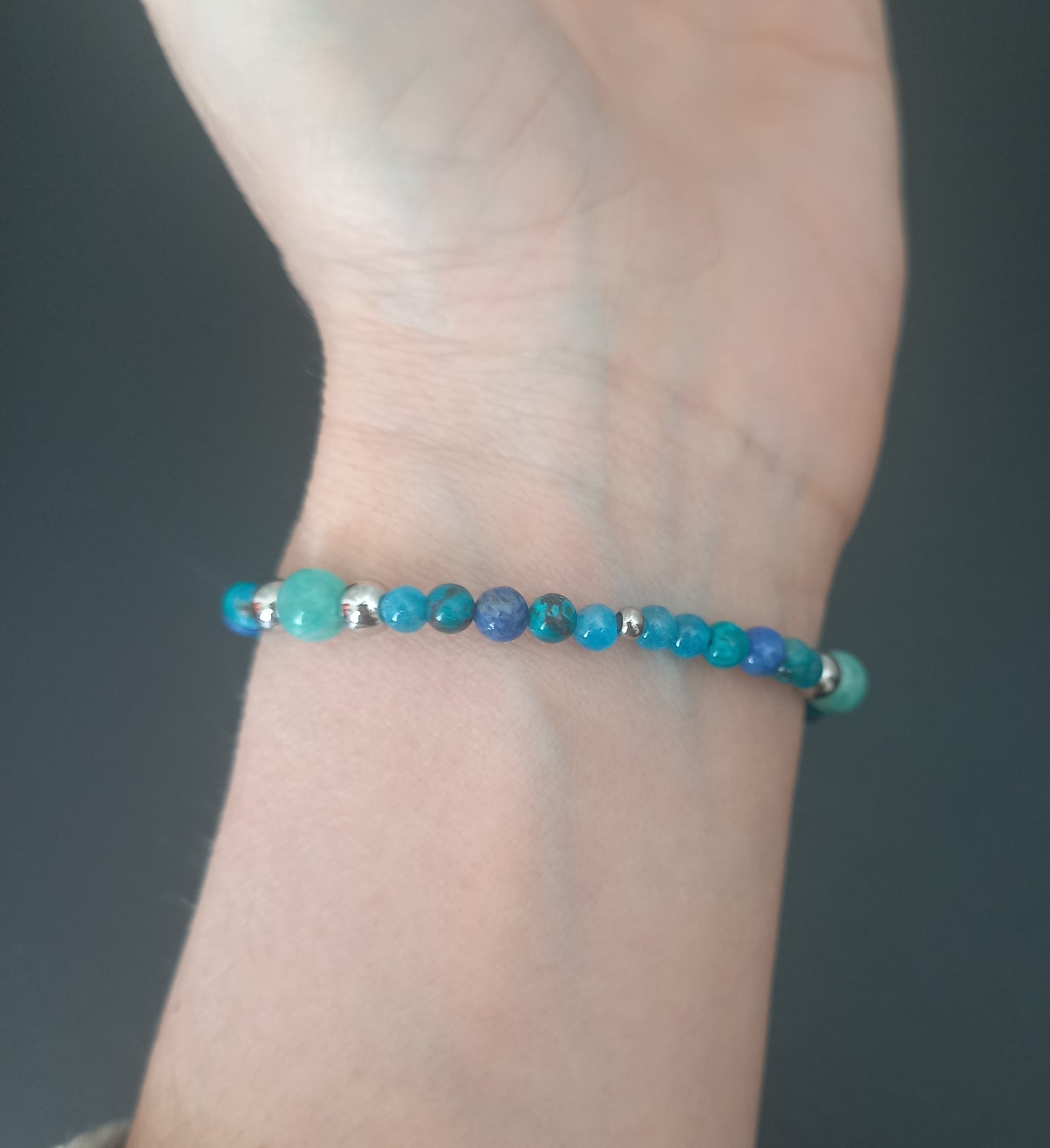 Bracelet Louen en lapis-lazuli AA, chrysocolle AAA, apatite AA et amazonite AAA, pierres naturelles, porté poignet — Zoéline