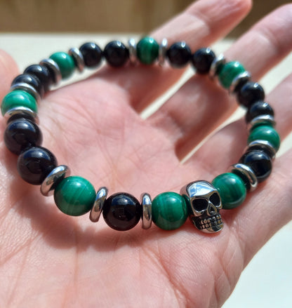 Bracelet Raven, en onyx AA et malachite AAA, pierres naturelles, et tête de mort en acier inoxydable, en extérieur, Malachite claire  — Zoéline