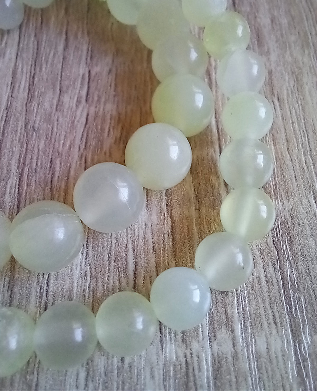 Bracelet serpentine (new jade)  naturelle AAA, détail — Zoéline