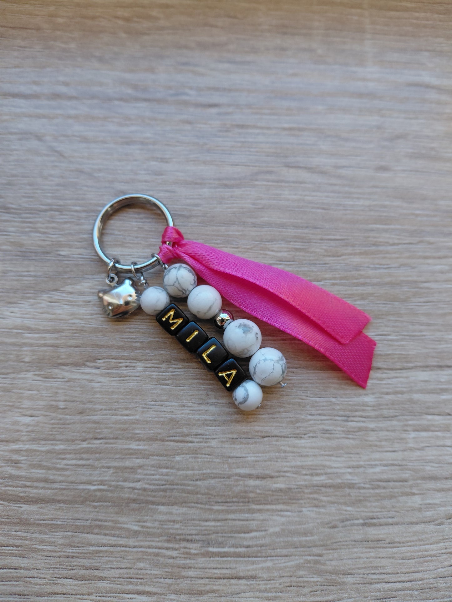 Bijou pour chat ou chien, en howlite naturelle à personnaliser avec prénom et couleur — Zoéline