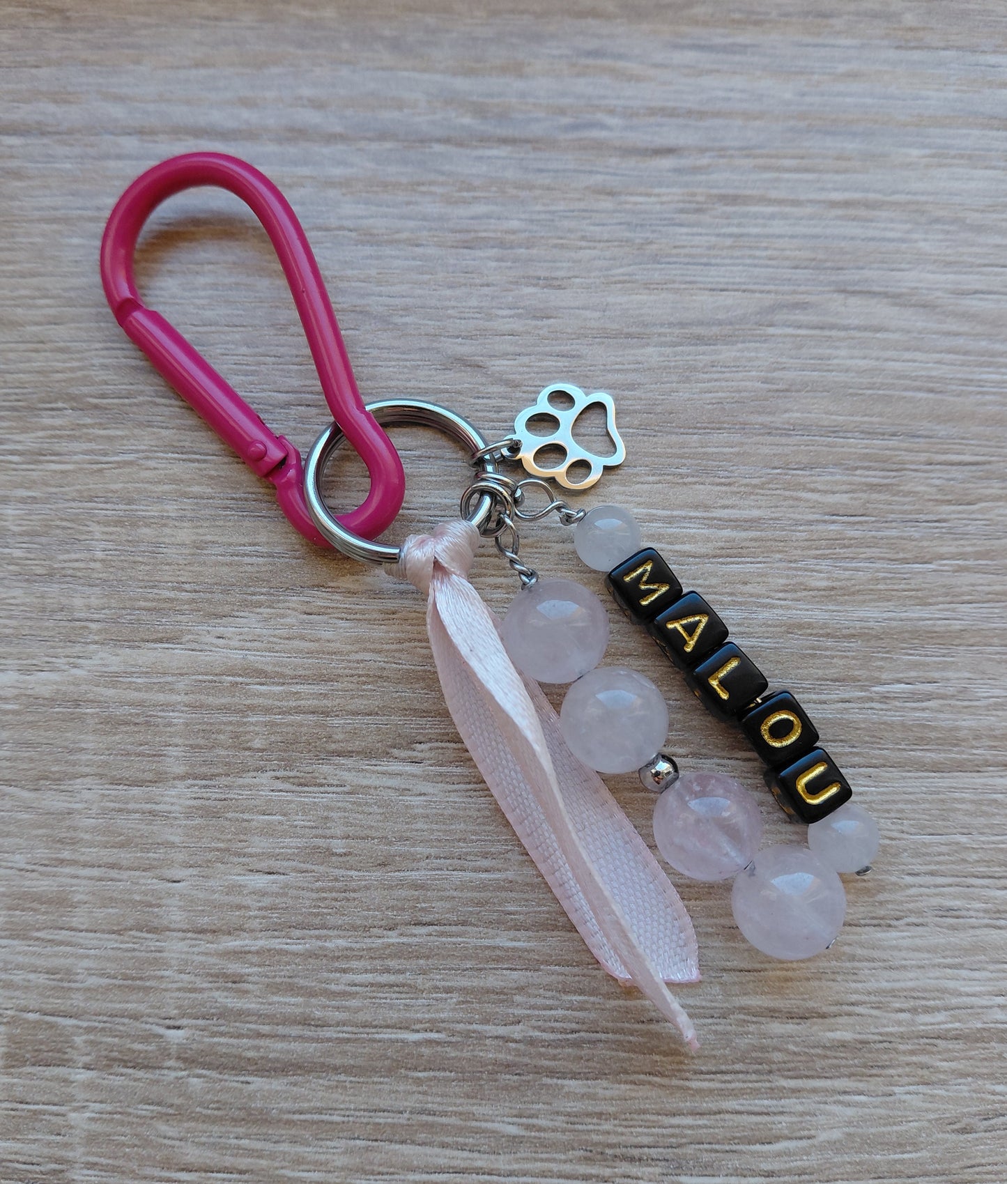 Bijou pour chat ou chien, en quartz rose naturel à personnaliser avec prénom et couleur — Zoéline