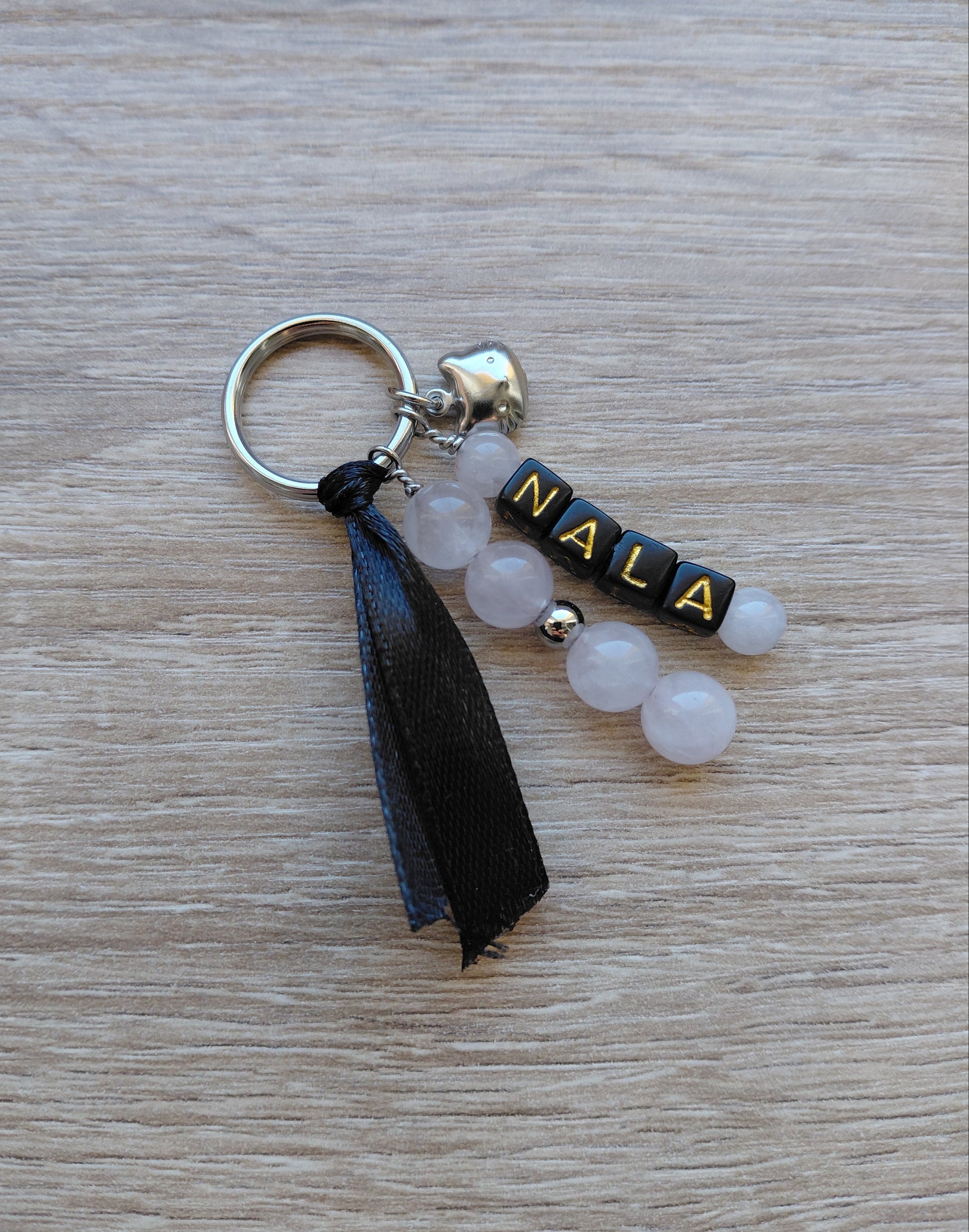 Bijou pour chat ou chien, en quartz rose naturel à personnaliser avec prénom et couleur — Zoéline