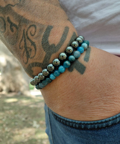 Bracelet apatite naturelle AA + Hématite AAA, porté poignet homme en lumière extérieure, perles 6 et 8mm — Zoéline