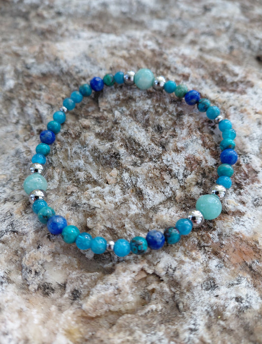 Bracelet Louen en lapis-lazuli AA, chrysocolle AAA, apatite AA et amazonite AAA, pierres naturelles, en lumière naturelle — Zoéline
