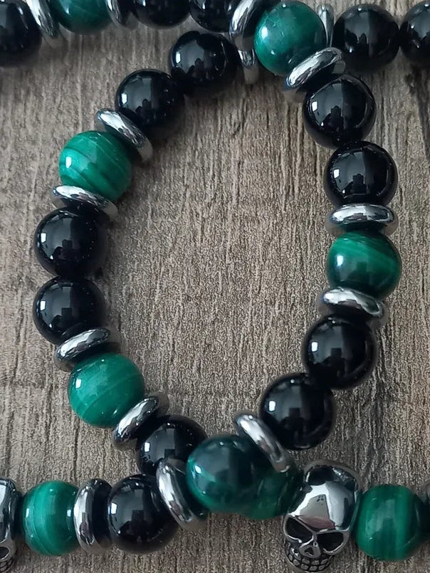 Bracelet Raven, en onyx AA et malachite AAA, pierres naturelles, et tête de mort en acier inoxydable, en extérieur, Malachite claire ou foncée  — Zoéline