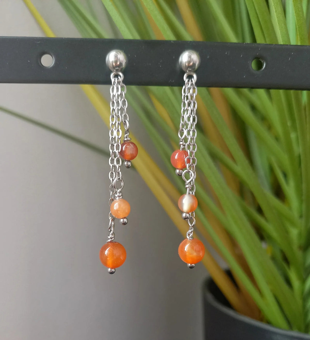 Boucles d'oreilles Mirca cornaline, en cornaline naturelle et acier inoxydable, longueur 5cm — Zoéline