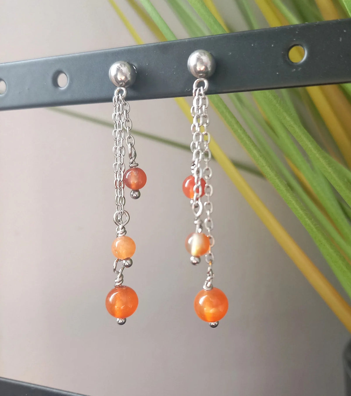 Boucles d'oreilles Mirca cornaline, en cornaline naturelle et acier inoxydable, longueur 5cm — Zoéline