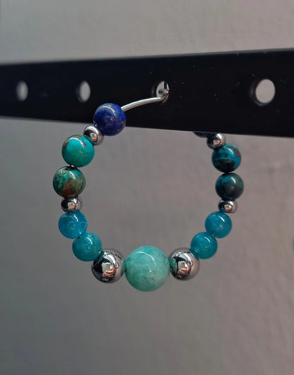 Boucles d'oreilles créoles Louen en lapis-lazuli, chrysocolle, apatite et amazonite, pierres naturelles, 3cm — Zoéline