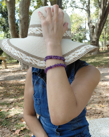 Bracelet améthyste naturelle AAA, porté poignet en lumière extérieure, perles de 4, 6 ou 8mm — Zoéline