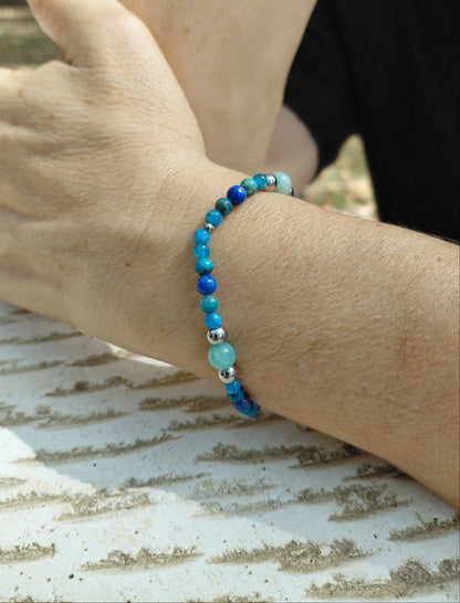 Bracelet Louen en lapis-lazuli AA, chrysocolle AAA, apatite AA et amazonite AAA, pierres naturelles, porté poignet en lumière extérieure — Zoéline