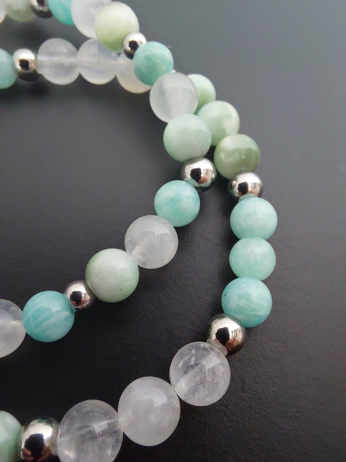 Bracelets Nérée Celeste et Nérée Nacre, en amazonite AAA, angélite AAA et pierre de lune AA, pierres naturelles, perles 6mm — Zoéline