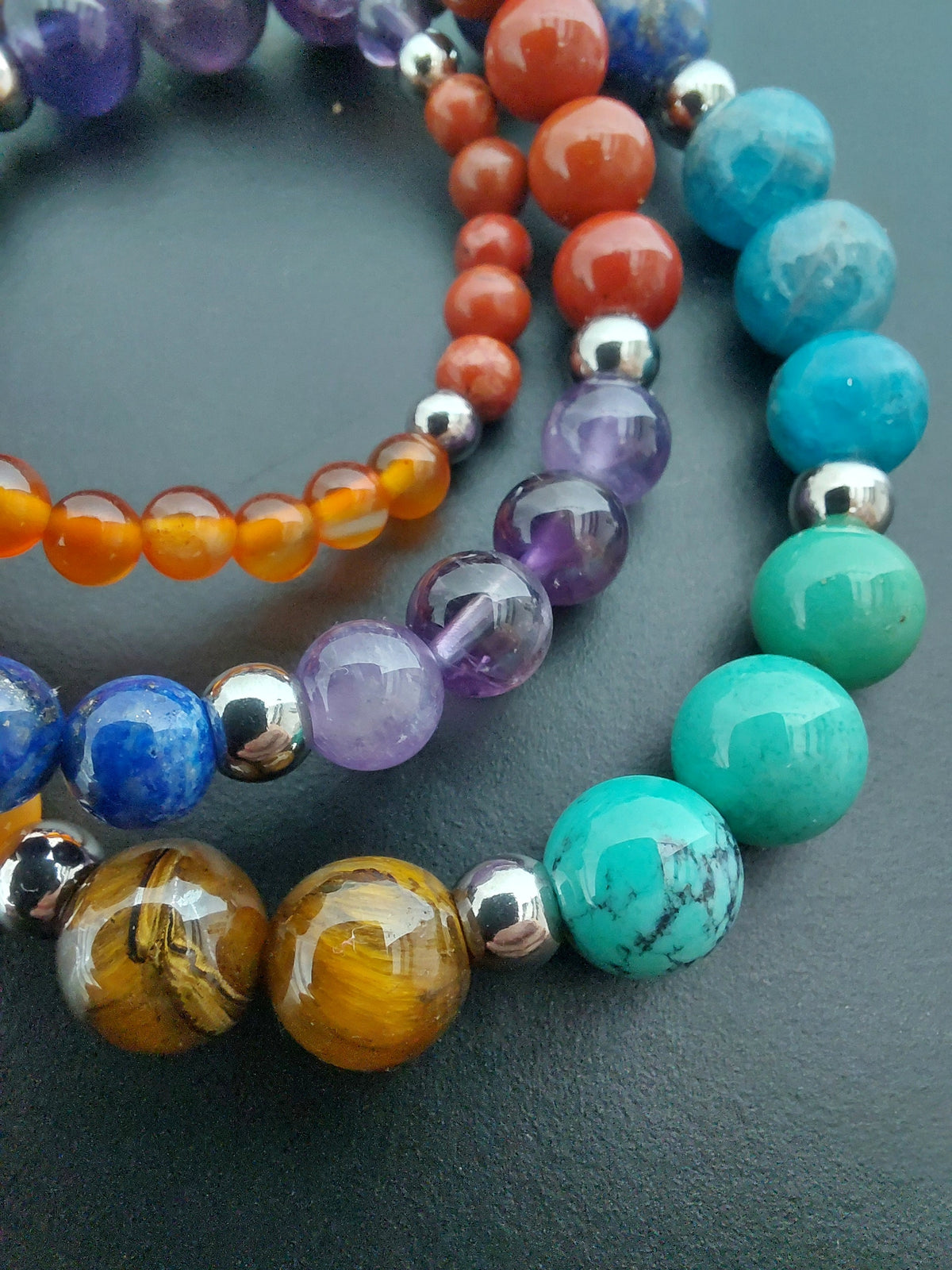 Bracelet 7 chakras en pierres naturelles,  perles 4, 6 ou 8mm — Zoéline