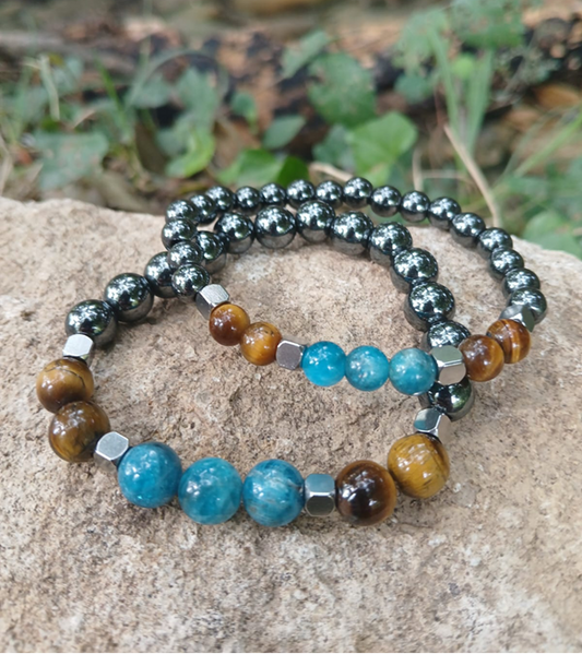 Bracelet Aro, hématite AAA, oeil de tigre AAA et apatite AA, pierres naturelles, en lumière extérieure, perles 6 ou 8mm — Zoéline