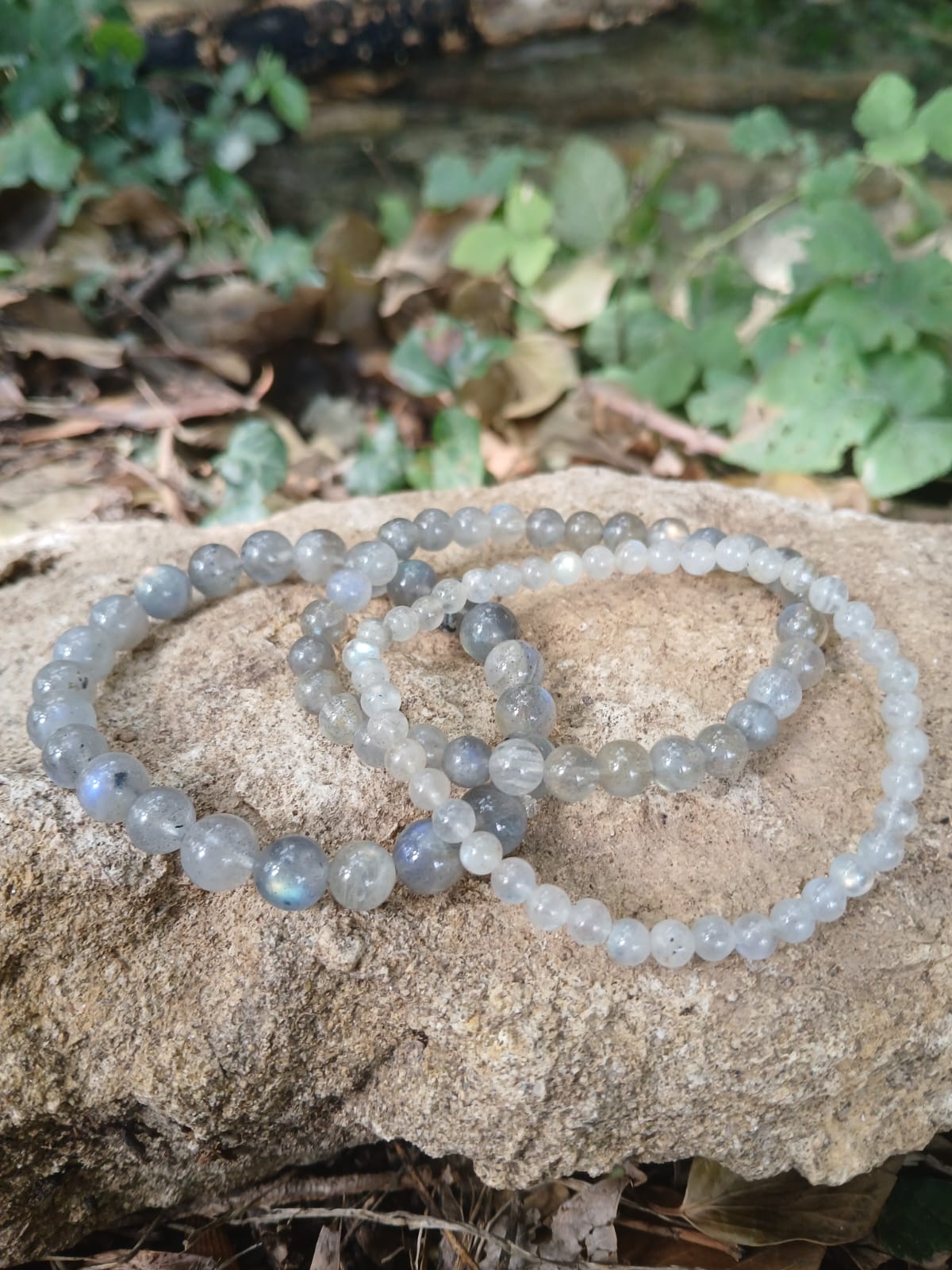 Bracelet labradorite naturelle AA, en lumière extérieure — Zoéline