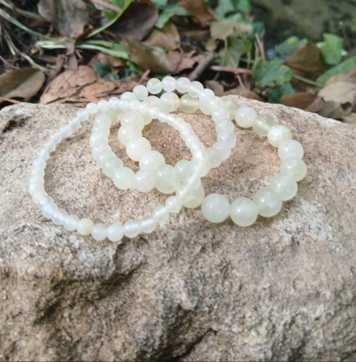 Bracelet serpentine (new jade)  naturelle AAA, en lumière extérieure, perles 4, 6 ou 8mm — Zoéline