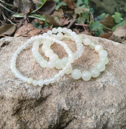 Bracelet serpentine (new jade)  naturelle AAA, en lumière extérieure, perles 4, 6 ou 8mm — Zoéline