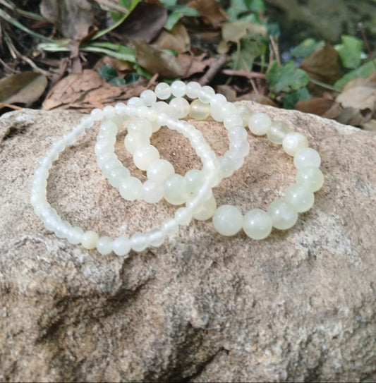 Bracelet serpentine (new jade)  naturelle AAA, en lumière extérieure, perles 4, 6 ou 8mm — Zoéline