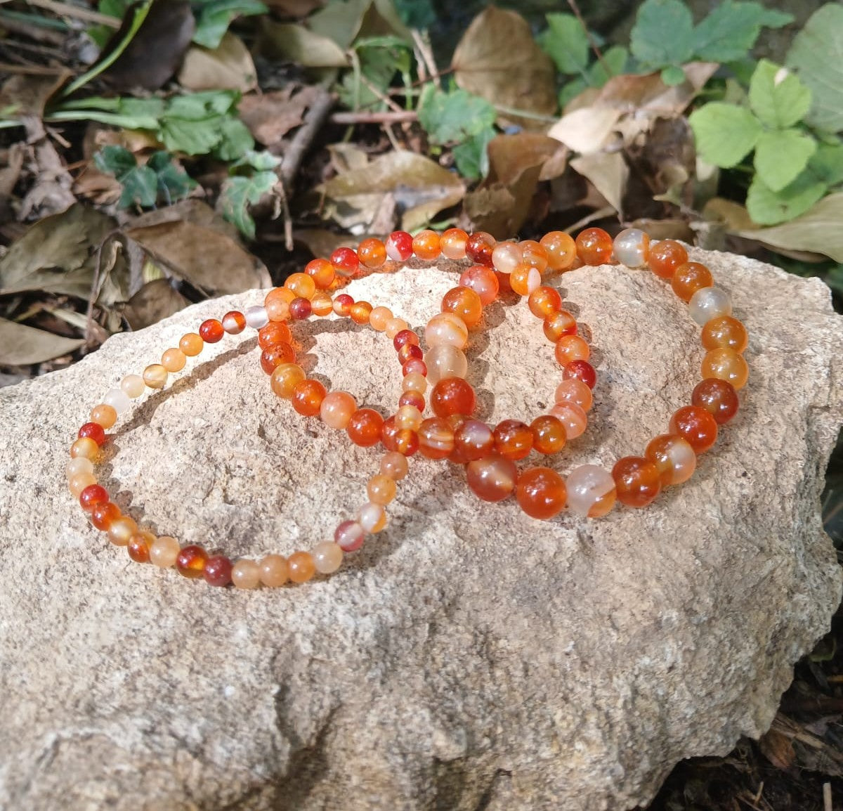Bracelet cornaline naturelle,en lumière extérieure, perles 4, 6 ou 8mm — Zoéline