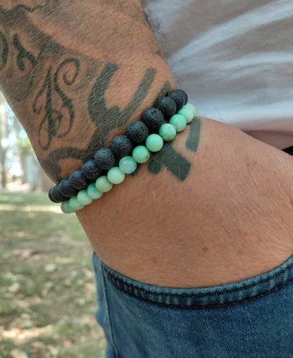 Bracelet chrysoprase naturelle AAA + bracelet pierre de lave, porté homme en lumière extérieure, perles 6 et mm — Zoéline